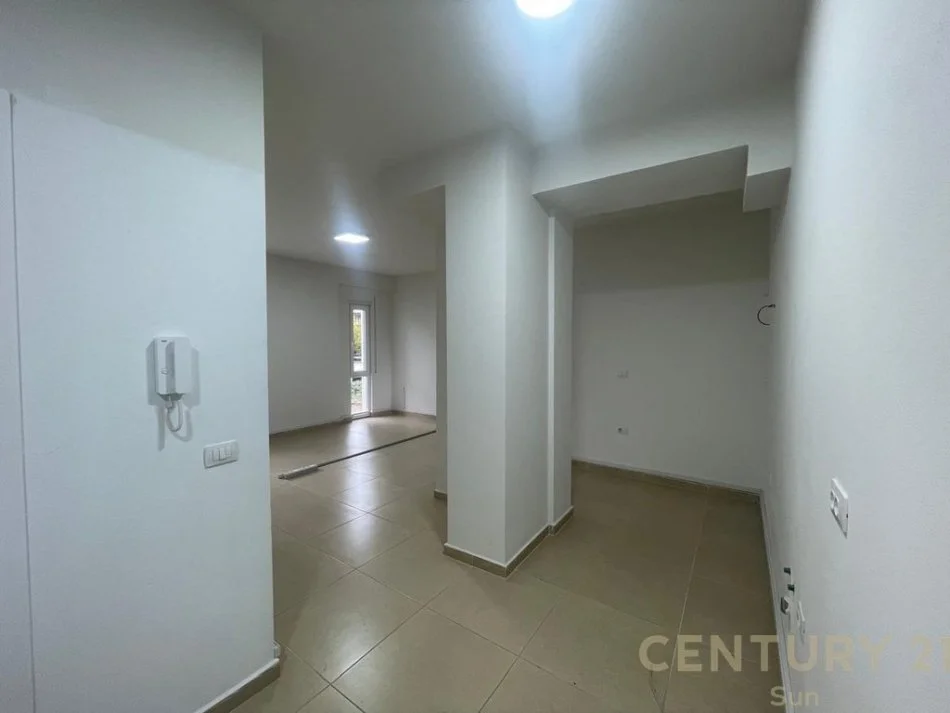Tirane, jap me qera apartament 2+1 , 105 m² 950 € (Rruga e Kosovarëve)