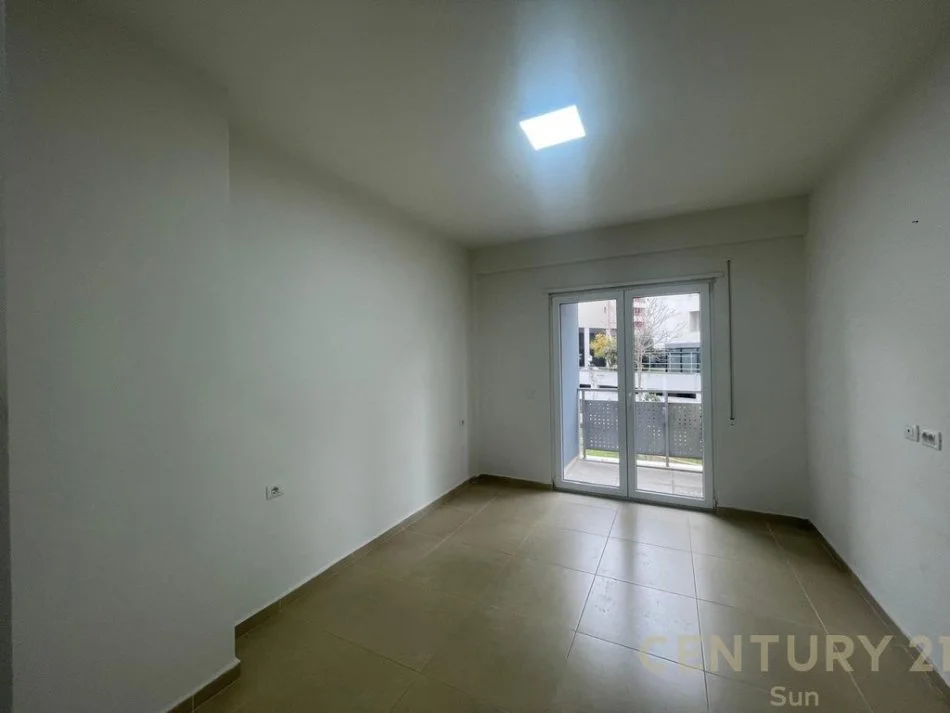 Tirane, jap me qera apartament 2+1 , 105 m² 950 € (Rruga e Kosovarëve)