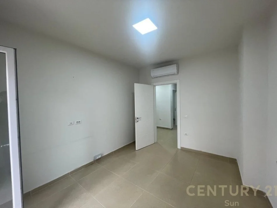 Tirane, jap me qera apartament 2+1 , 105 m² 950 € (Rruga e Kosovarëve)