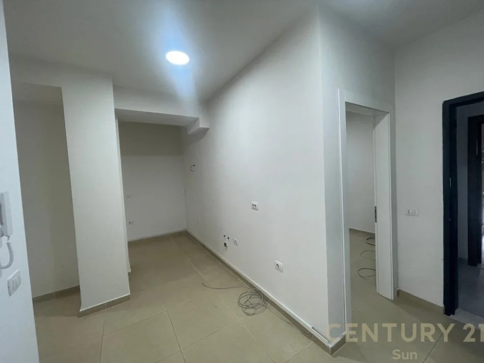 Tirane, jap me qera apartament 2+1 , 105 m² 950 € (Rruga e Kosovarëve)