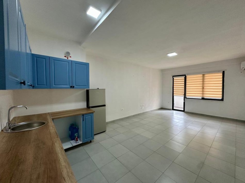 Tirane, jepet me qera apartament Kati 3, 94 m² 750 € (Pazari i Ri)