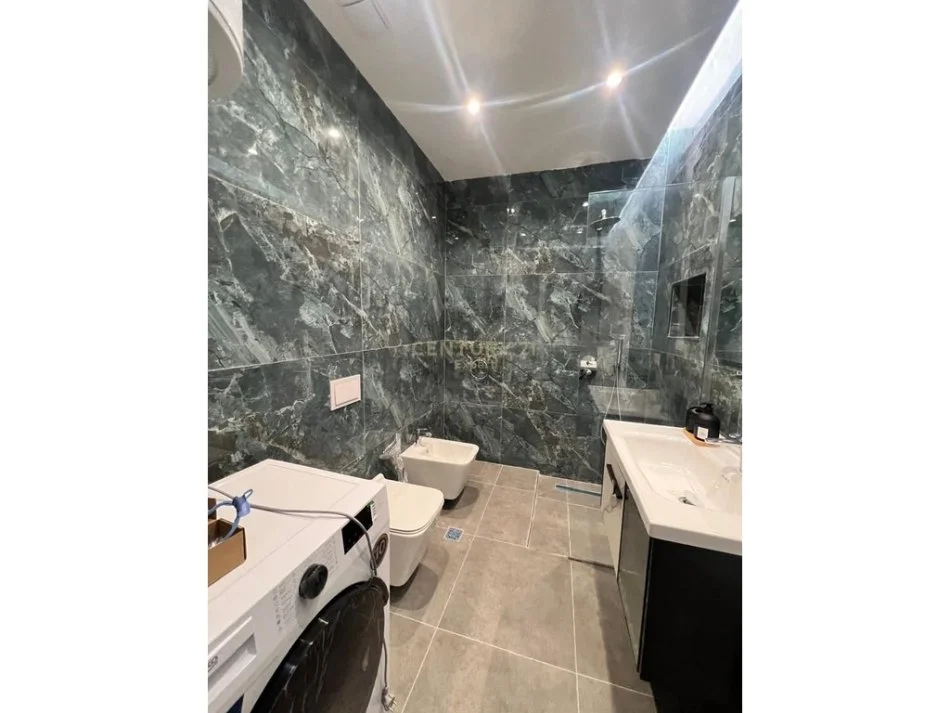 Tirane, jepet me qera apartament 2+1+Ballkon Kati 2, 95 m² 750 € 