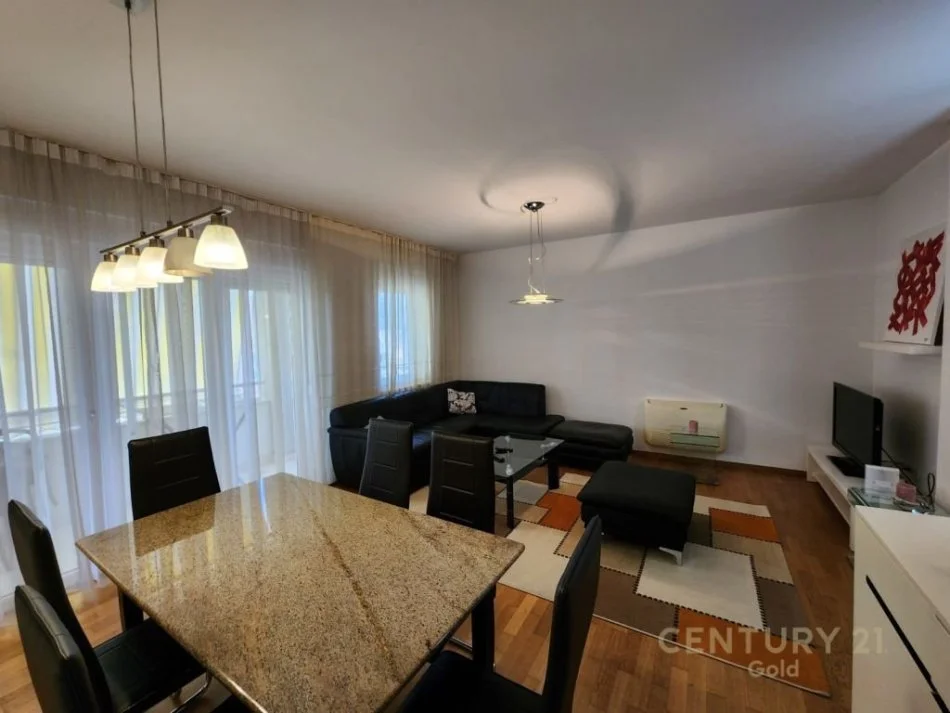 Tirane, jepet me qera apartament 2+1+Ballkon Kati 3, 116 m² 700 € (mjull bathore)