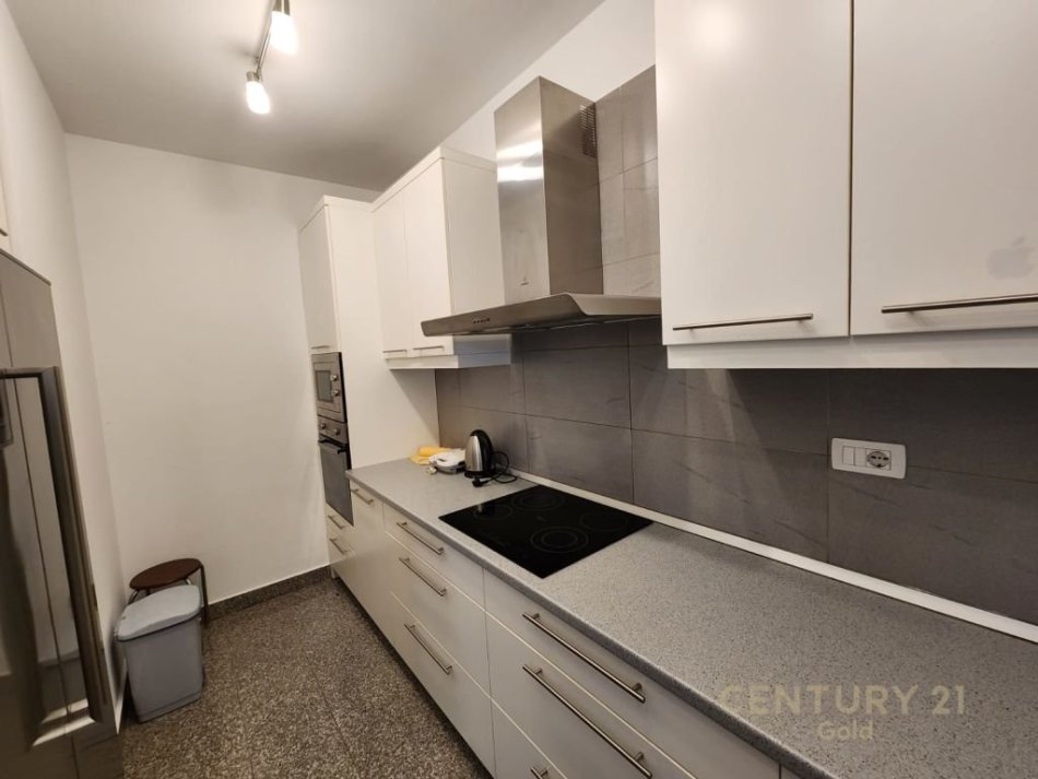 Tirane, jepet me qera apartament 2+1 Kati 3, 116 m² 700 € (Rezidenca Touch of the sun, Sauk)