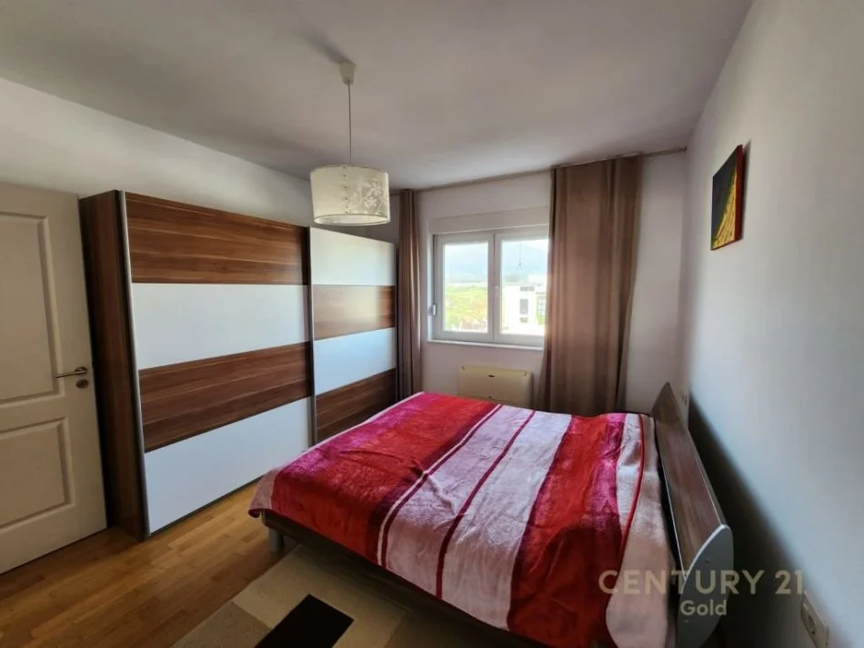 Tirane, jepet me qera apartament 2+1+Ballkon Kati 3, 116 m² 700 € (mjull bathore)