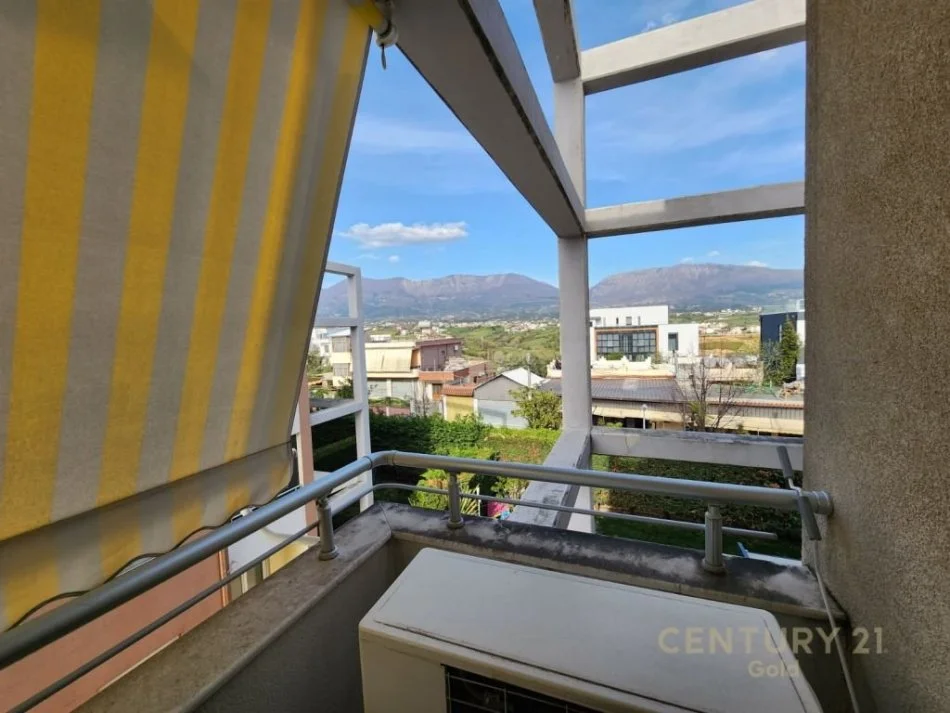 Tirane, jepet me qera apartament 2+1+Ballkon Kati 3, 116 m² 700 € (mjull bathore)