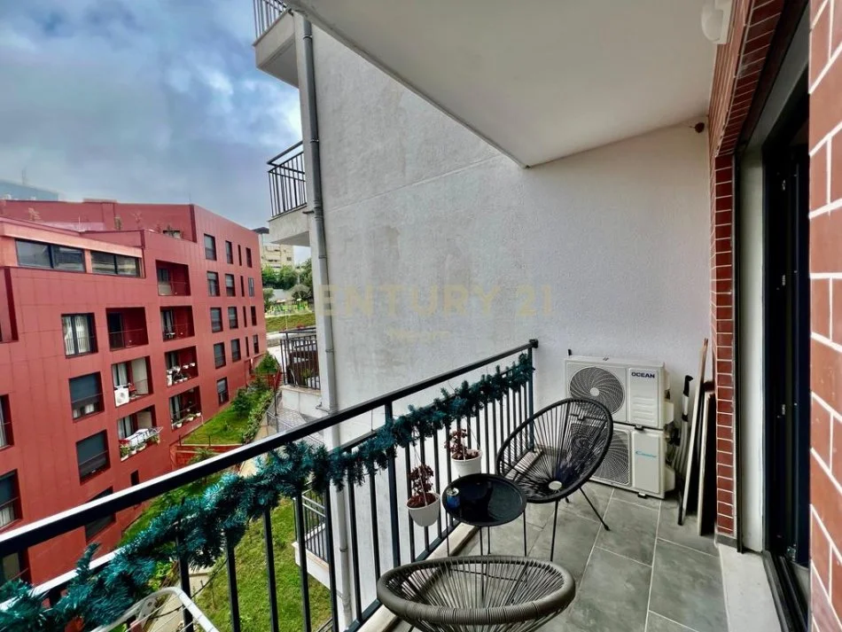 Tirane, jepet me qera apartament 2+1+Ballkon Kati 5, 90 m² 800 € (Kodra e Diellit)