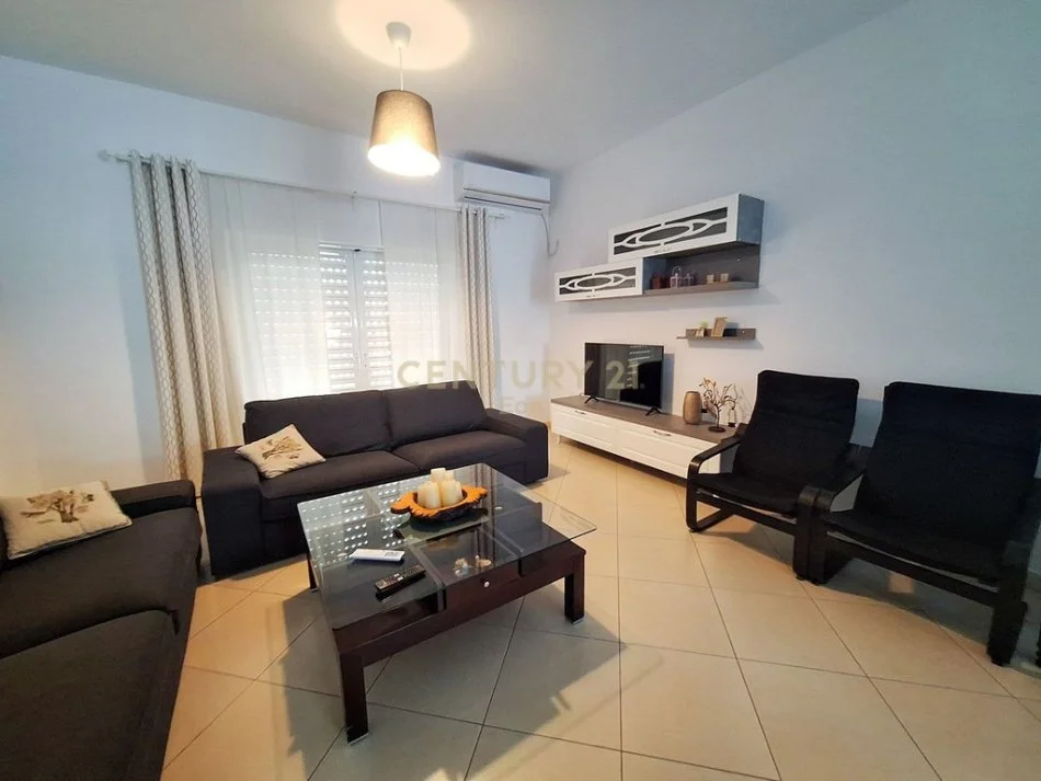 Durres, jepet me qera 2+1+Ballkon Kati 2, 129 m² 450 € (Shkozet)