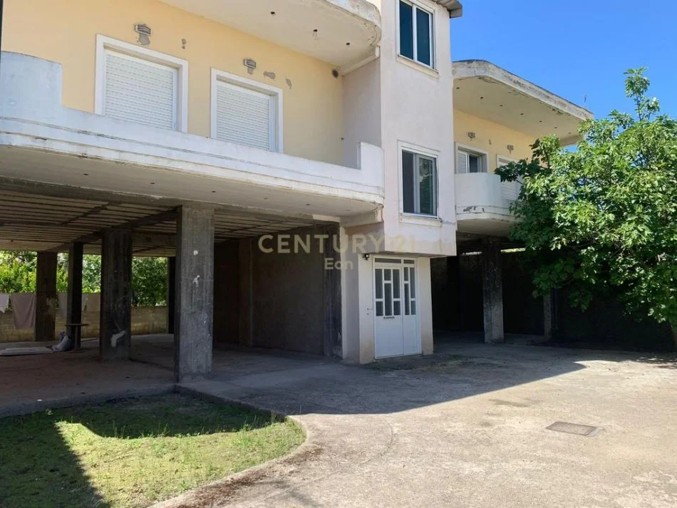 Durres, jepet me qera 2+1+Ballkon Kati 2, 129 m² 450 € (Shkozet)