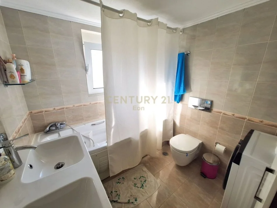 Durres, jepet me qera 2+1+Ballkon Kati 2, 129 m² 450 € (Shkozet)