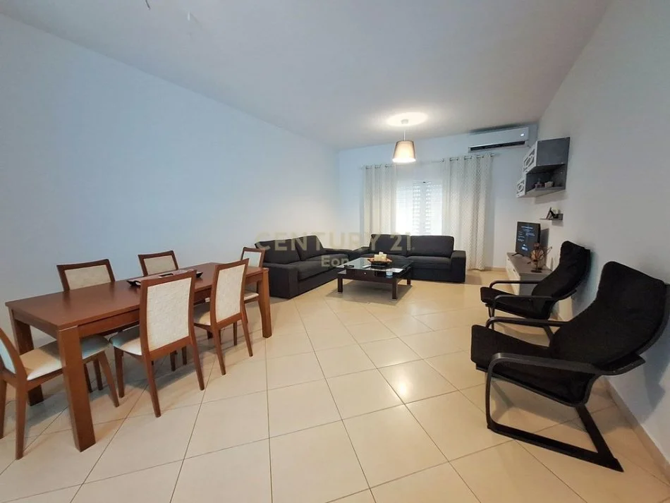 Durres, jepet me qera 2+1+Ballkon Kati 2, 129 m² 450 € (Shkozet)