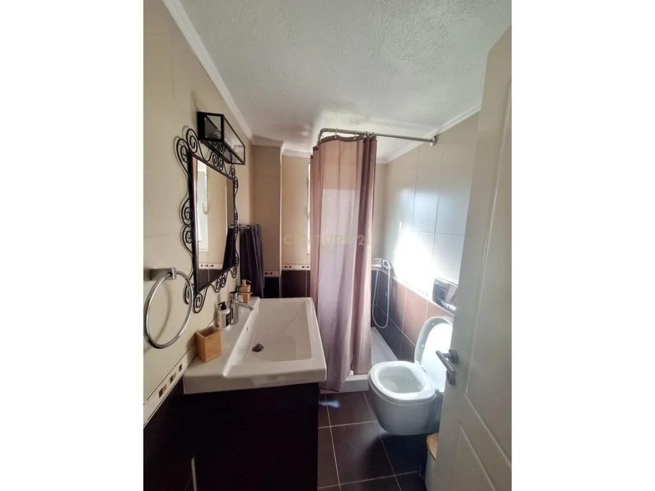 Durres, jepet me qera 2+1+Ballkon Kati 2, 129 m² 450 € (Shkozet)