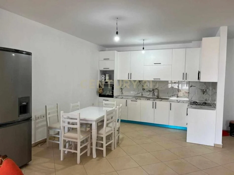 Durres, jepet me qera apartament 1+1 Kati 5, 82 m² 350 € (Stadiumi Durres)