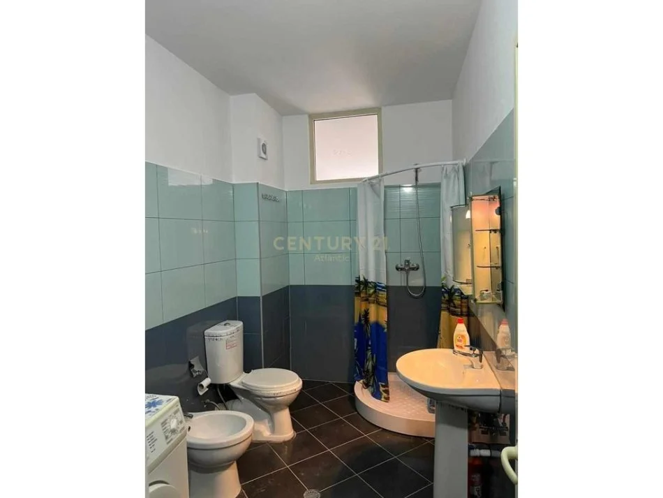 Durres, jepet me qera apartament 1+1 Kati 5, 82 m² 350 € (Stadiumi Durres)