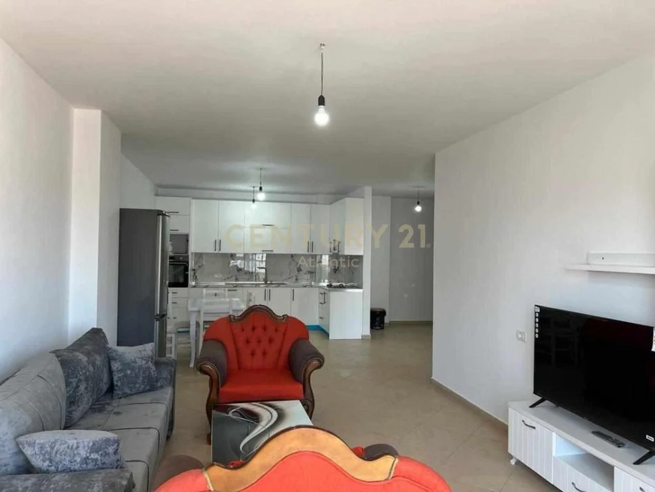 Durres, jepet me qera apartament 1+1 Kati 5, 82 m² 350 € (Stadiumi në Durrës)
