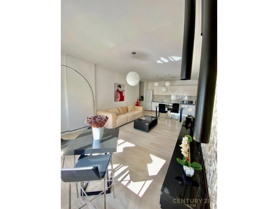 Tirane, jepet me qera apartament 1+1 Kati 7, 77 m² 650 € (Rruga Margarita Tutulani)