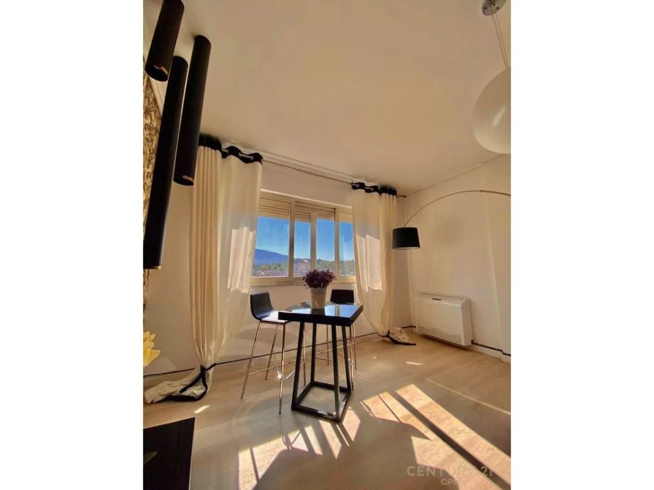 Tirane, jepet me qera apartament 1+1 Kati 7, 77 m² 650 € (Rruga Margarita Tutulani)