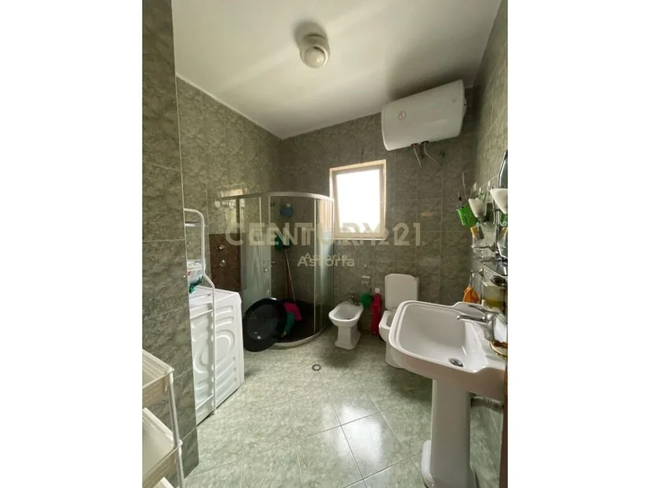 Tirane, shitet apartament Kati 2, 109 m² 