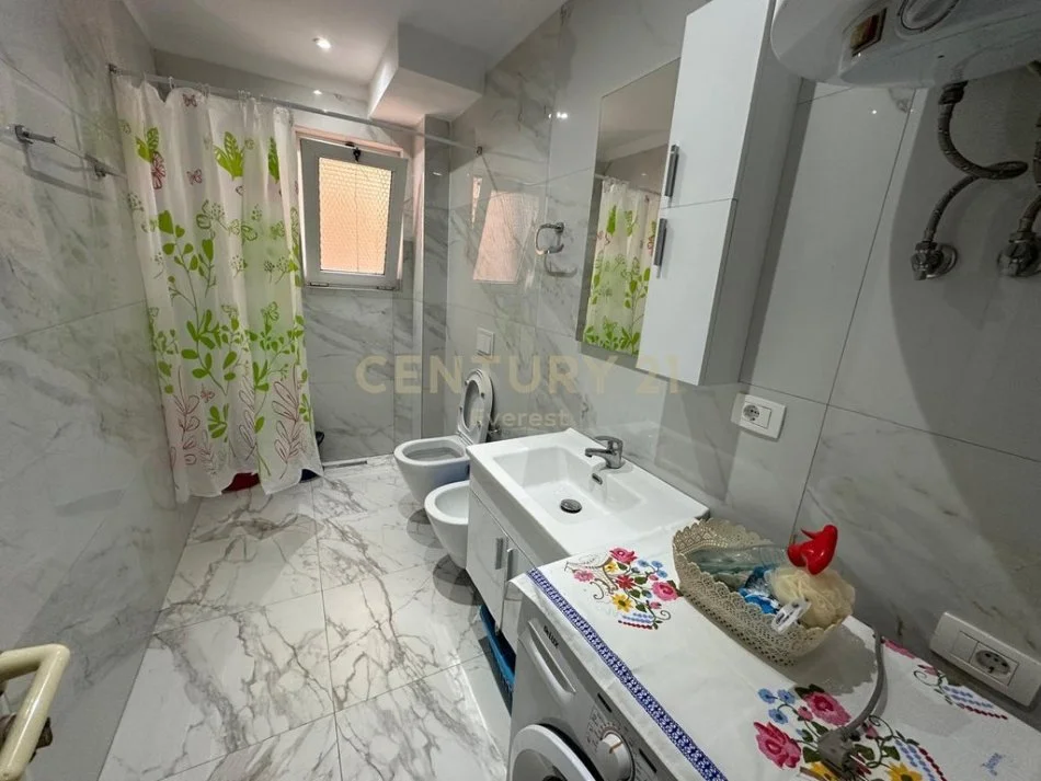 Tirane, jepet me qera apartament 3+1 Kati 3, 87 m² 650 € (RRUGA FORTUZI)