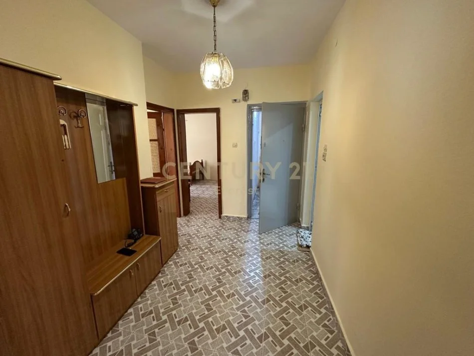 Tirane, jepet me qera apartament 3+1 Kati 3, 87 m² 650 € (RRUGA FORTUZI)
