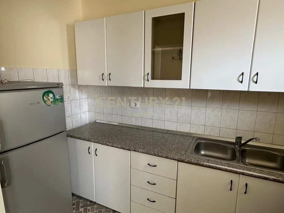 Tirane, jepet me qera apartament 3+1 Kati 3, 87 m² 650 € (RRUGA FORTUZI)