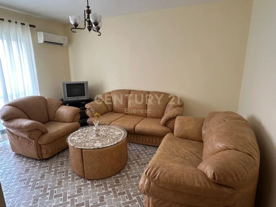 Tirane, jepet me qera apartament 3+1 Kati 3, 87 m² 650 € (RRUGA FORTUZI)