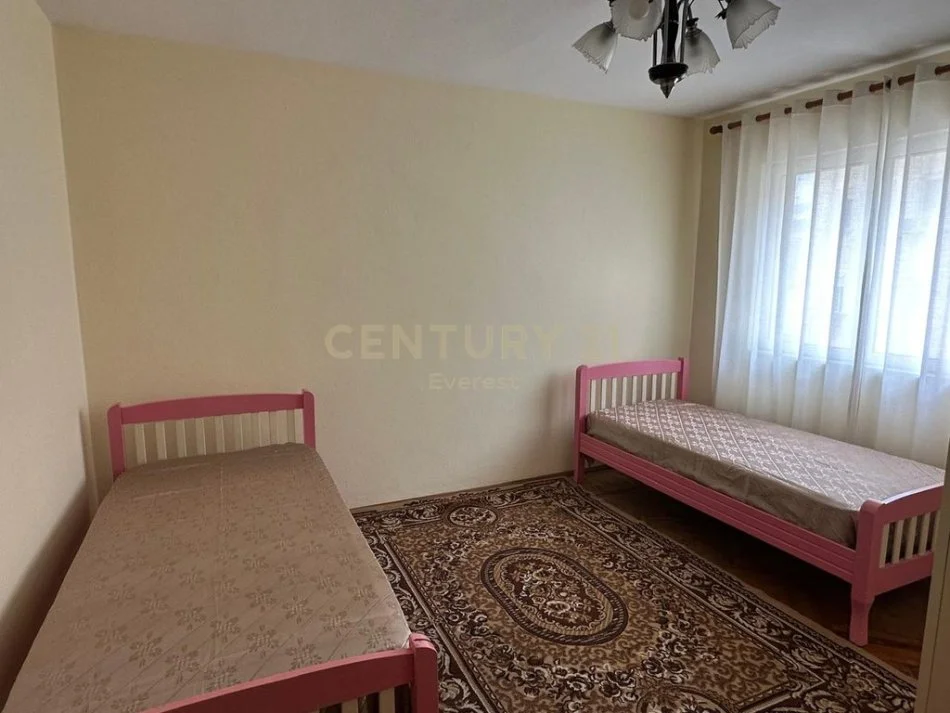 Tirane, jepet me qera apartament 3+1 Kati 3, 87 m² 650 € (RRUGA FORTUZI)