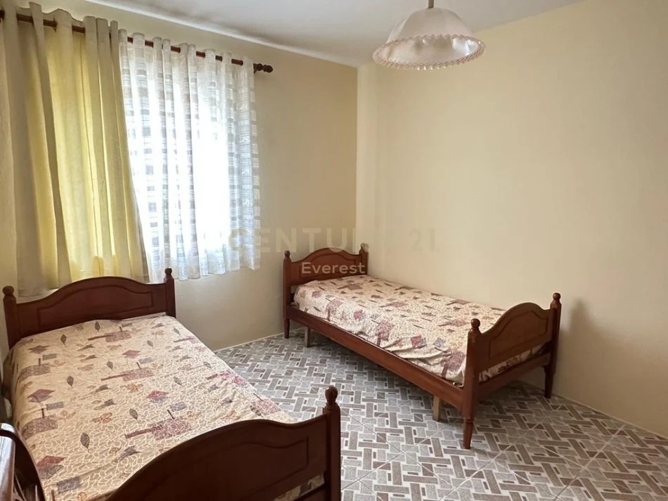 Tirane, jepet me qera apartament 3+1 Kati 3, 87 m² 650 € (RRUGA FORTUZI)