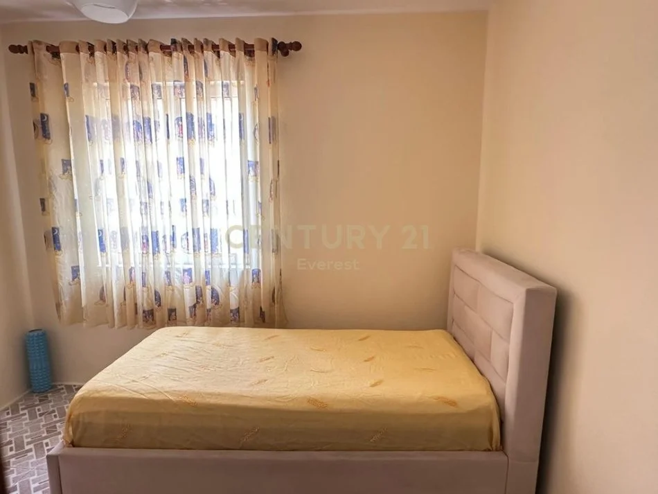 Tirane, jepet me qera apartament 3+1 Kati 3, 87 m² 650 € (RRUGA FORTUZI)