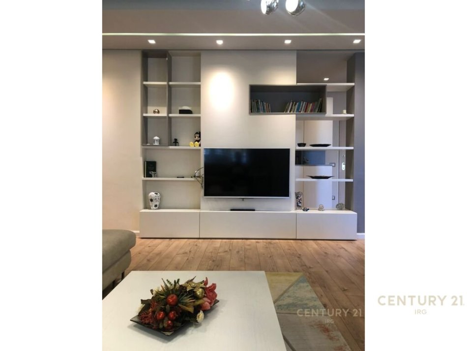 Tirane, shitet apartament 3+1+Ballkon , 142 m² 390.500 € (Kopshti Zoologjik)