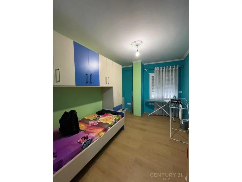 Tirane, shes apartament 3+1+2+ 2 POSTE PARKIMI , 135 m² 360.000 € (Komuna e Parisit)