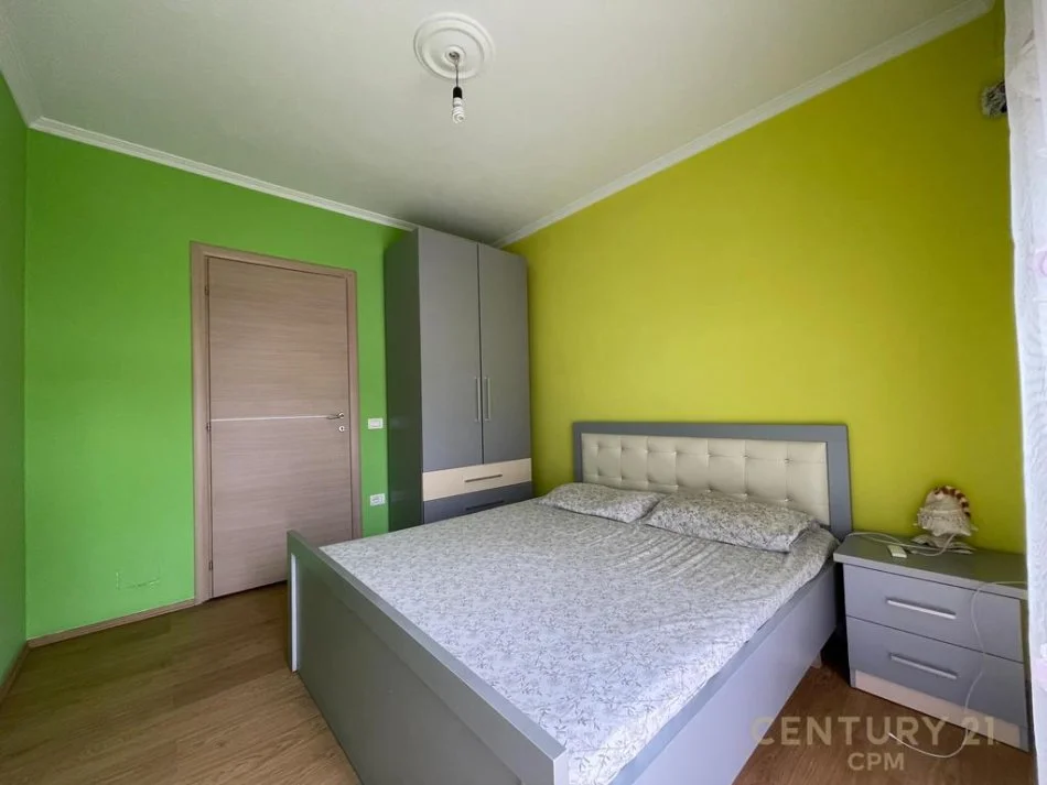 Tirane, shes apartament 3+1+2+ 2 POSTE PARKIMI , 135 m² 360.000 € (Komuna e Parisit)