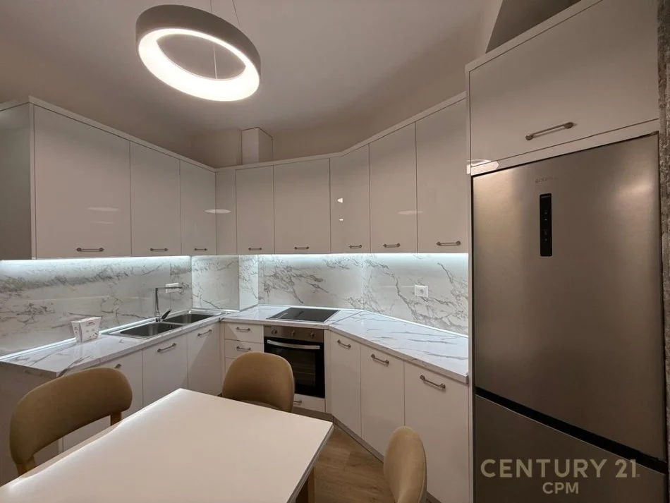 Tirane, jepet me qera apartament 1+1 Kati 6, 66 m² 600 € (Fusha e Aviacionit)