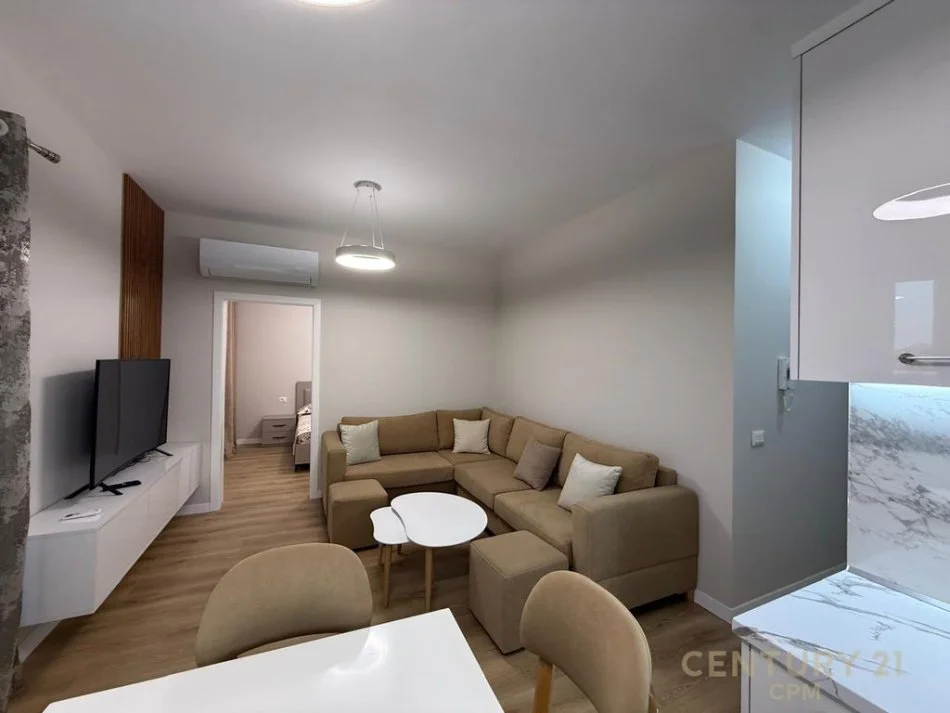 Tirane, jepet me qera apartament 1+1 Kati 6, 66 m² 600 € (Fusha e Aviacionit)
