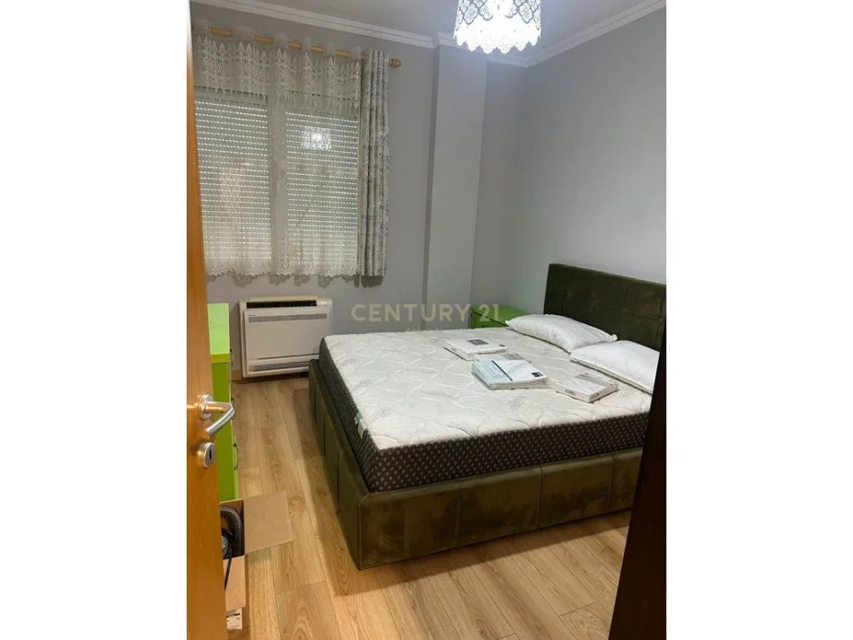 Tirane, jap me qera apartament 3+1+2 , 130 m² 1.200 € (Liqeni i Thatë)