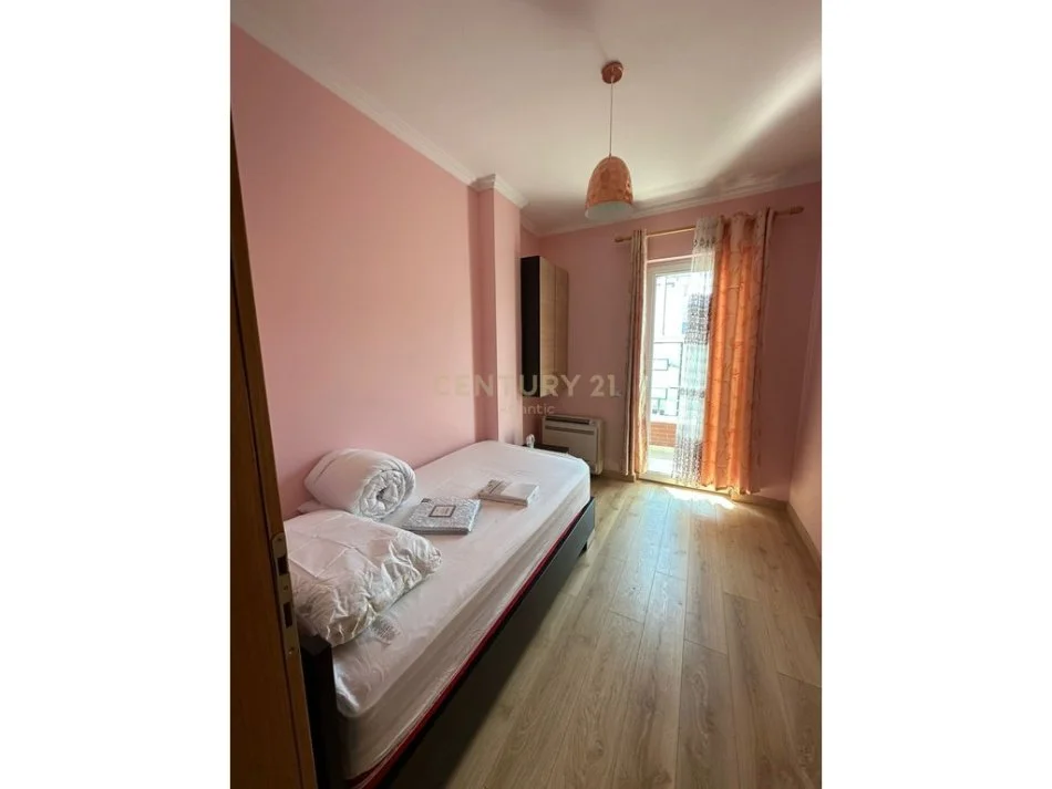 Tirane, jap me qera apartament 3+1+2 , 130 m² 1.200 € (Liqeni i Thatë)