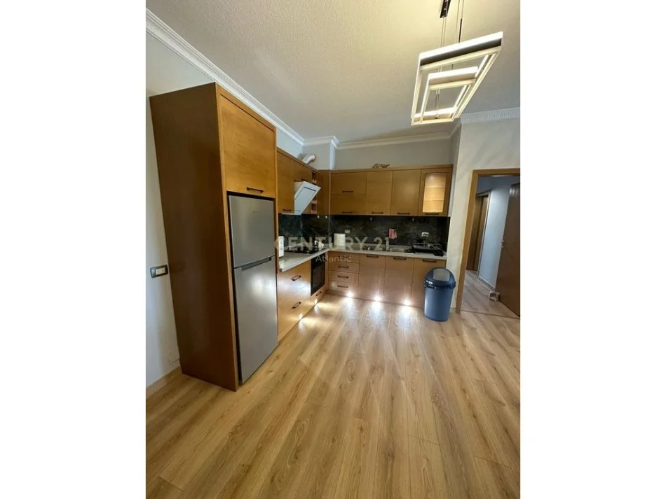 Tirane, jap me qera apartament 3+1+2 , 130 m² 1.200 € (Liqeni i Thatë)