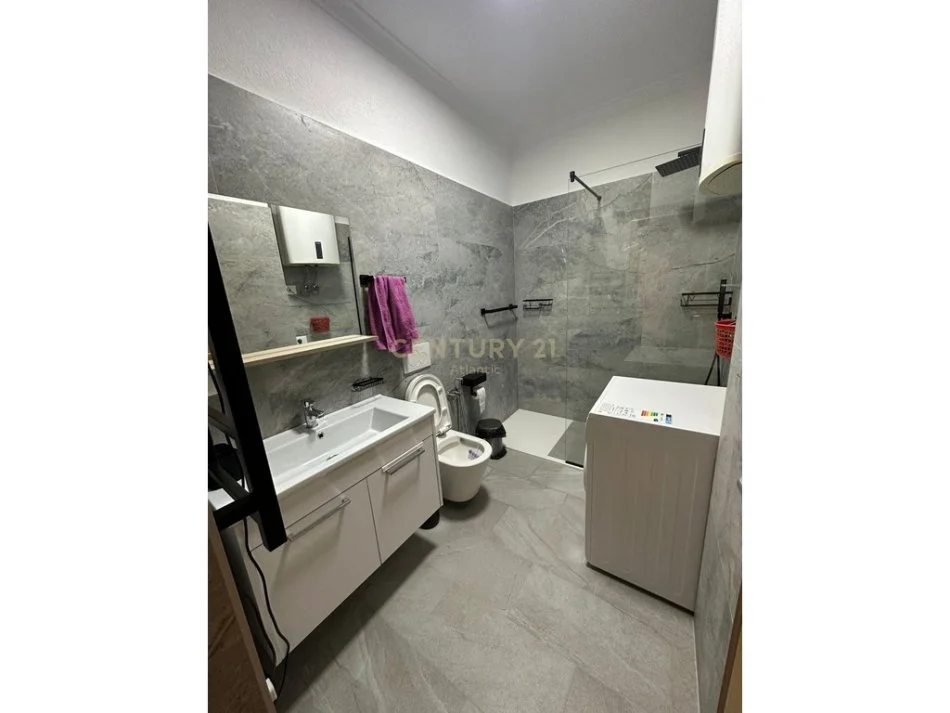 Tirane, jap me qera apartament 3+1+2 , 130 m² 1.200 € (Liqeni i Thatë)