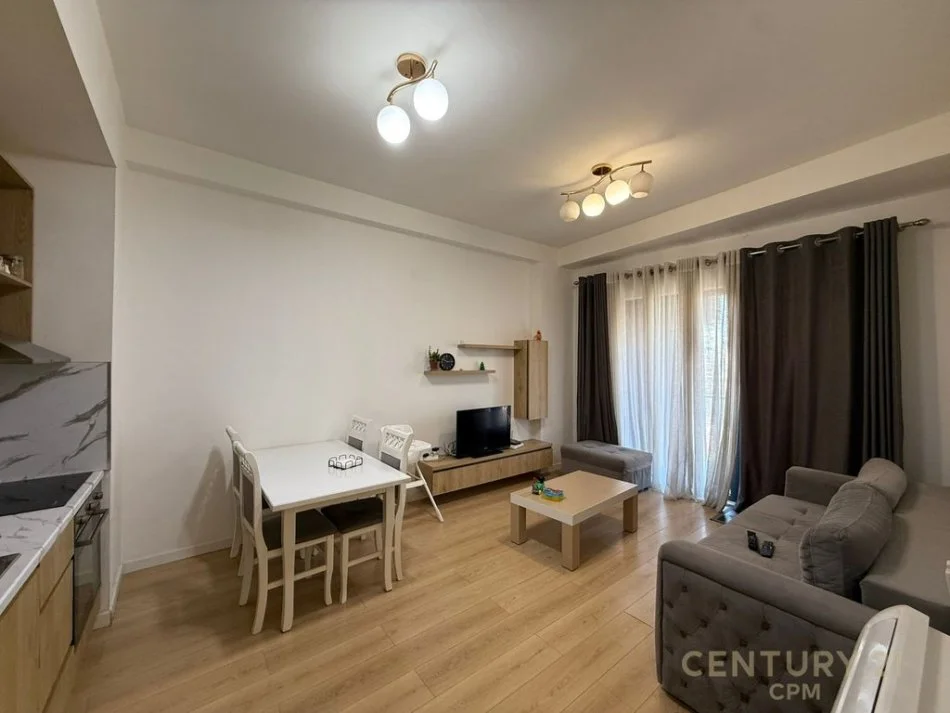 Tirane, jepet me qera apartament 1+1+Ballkon Kati 6, 65 m² 600 € (smart115194)