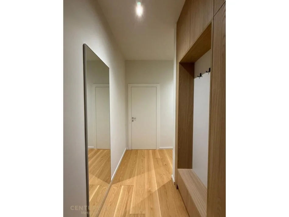 Tirane, jepet me qera apartament 2+1 Kati 3, 103 m² 1.200 € (Rruga e Kosovareve)