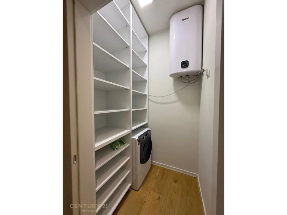 Tirane, jepet me qera apartament 2+1 Kati 3, 103 m² 1.200 € (Rruga e Kosovareve)