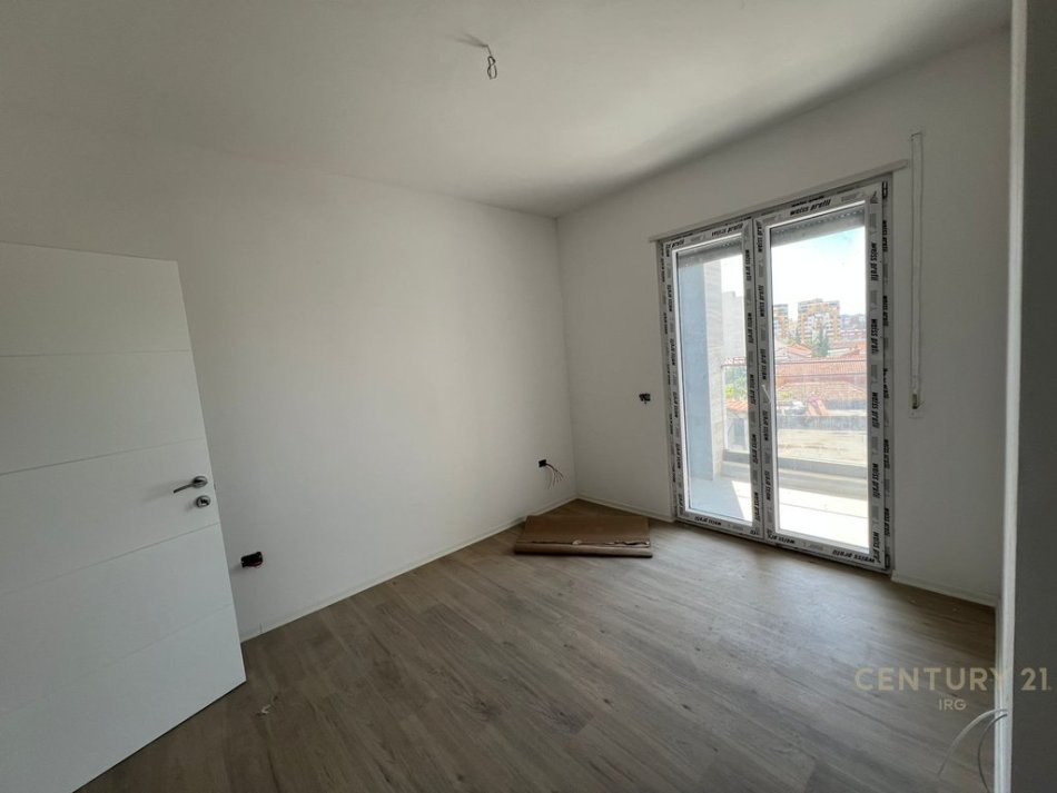 Tirane, shitet apartament 2+1+Ballkon Kati 3, 108 m² 185.000 € (JORDAN MISJA)