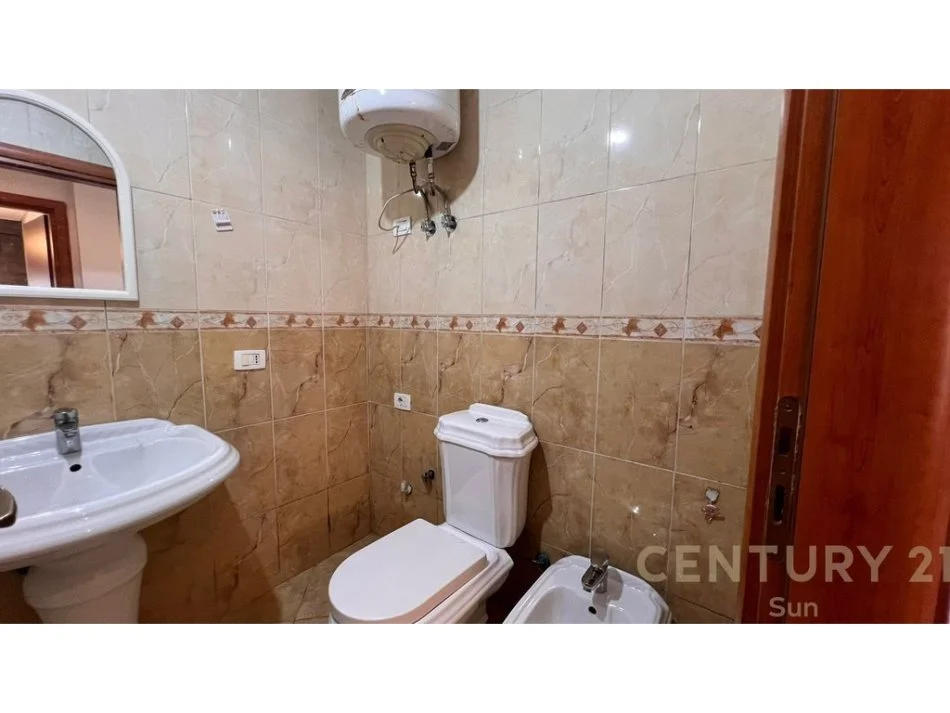 Tirane, shitet apartament 2+1+Ballkon Kati 4, 98 m² 190.000 € (rruga e kavajes)