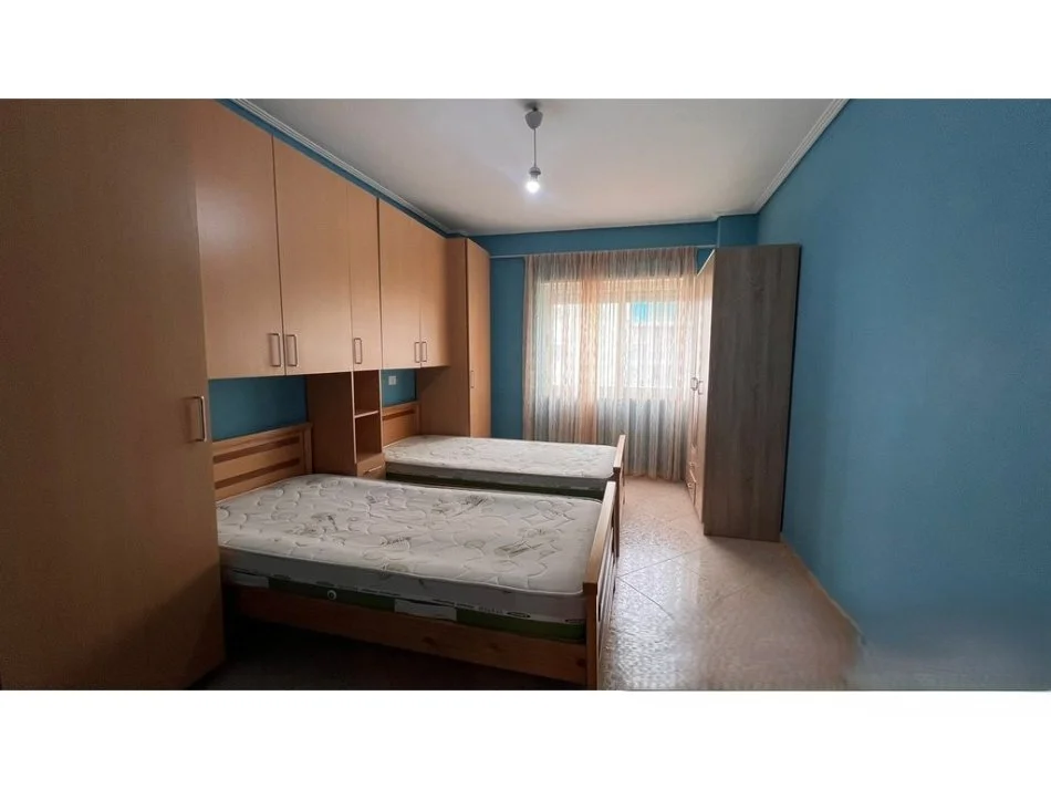 Tirane, shitet apartament 2+1+Ballkon Kati 4,