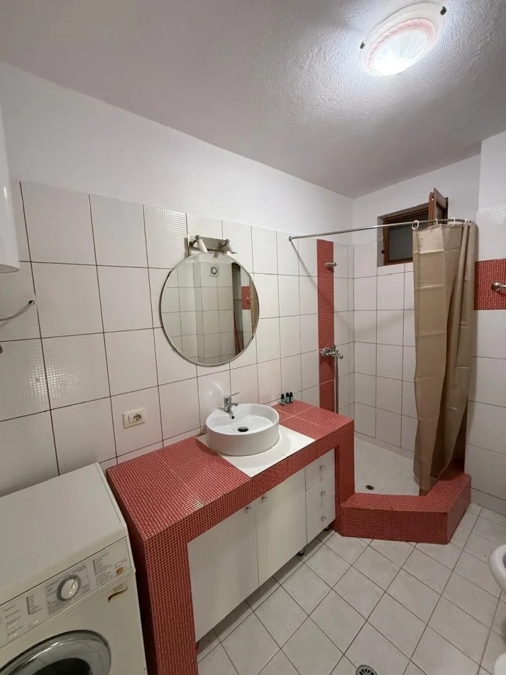 Tirane, jepet me qera apartament 2+1 Kati 3, 95 m² 550 € (rruga hasan alla)