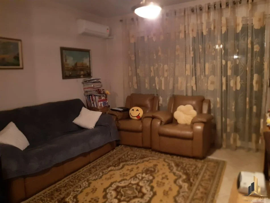 Tirane, jepet me qera apartament 2+1 Kati 2, 104 m² 700 € (ish blloku)