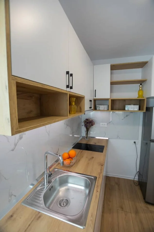 Tirane, jepet me qera apartament 1+1+Ballkon Kati 5, 60 m² 580 € (Rruga e Dibres)
