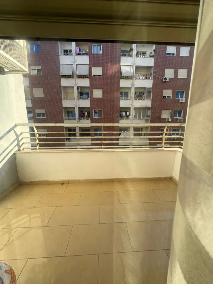 Tirane, jepet me qera apartament 1+1+Ballkon Kati 5, 90 m² 450 € (Astir)