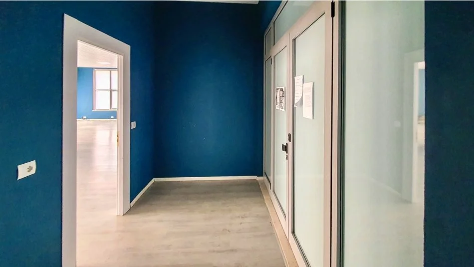 Tirane, jepet me qera ambjent biznesi Kati 1, 250 m² 2.500 € (Bardhyl buze rruge ne Unaze)