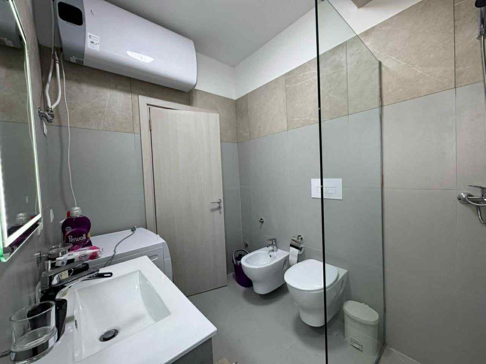 Tirane, jepet me qera apartament 2+1+parkim Kati 7, 100 m² 800 € (ASTIR TEK RIVER RESIDENCE)